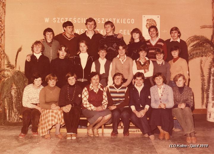 41 Truszkowska Barbara z klasa.jpg